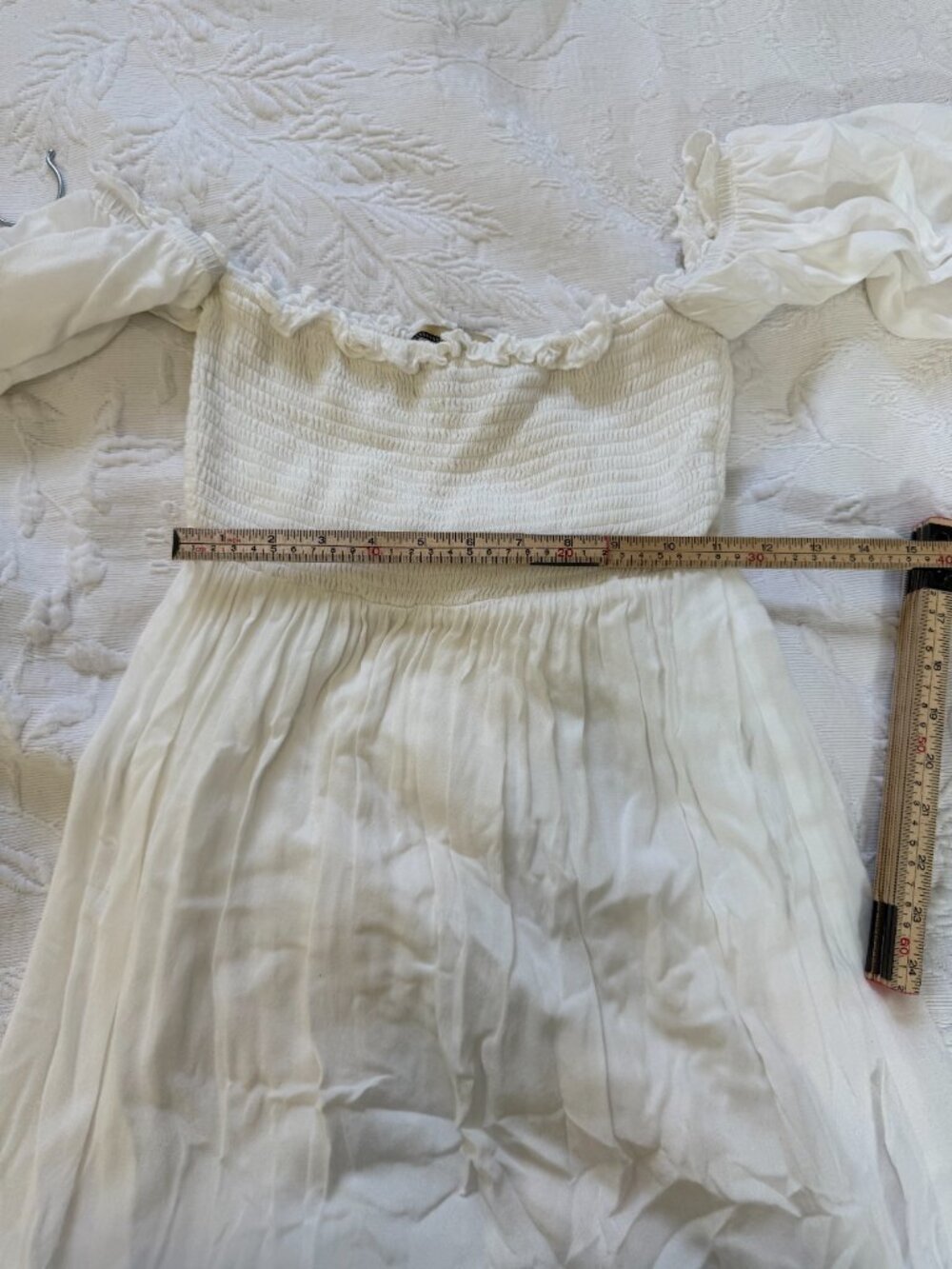 💖 2/40 Bonanza White Smocked Boho Bell Sleeve Mini Dress Size M - Picture 3 of 6
